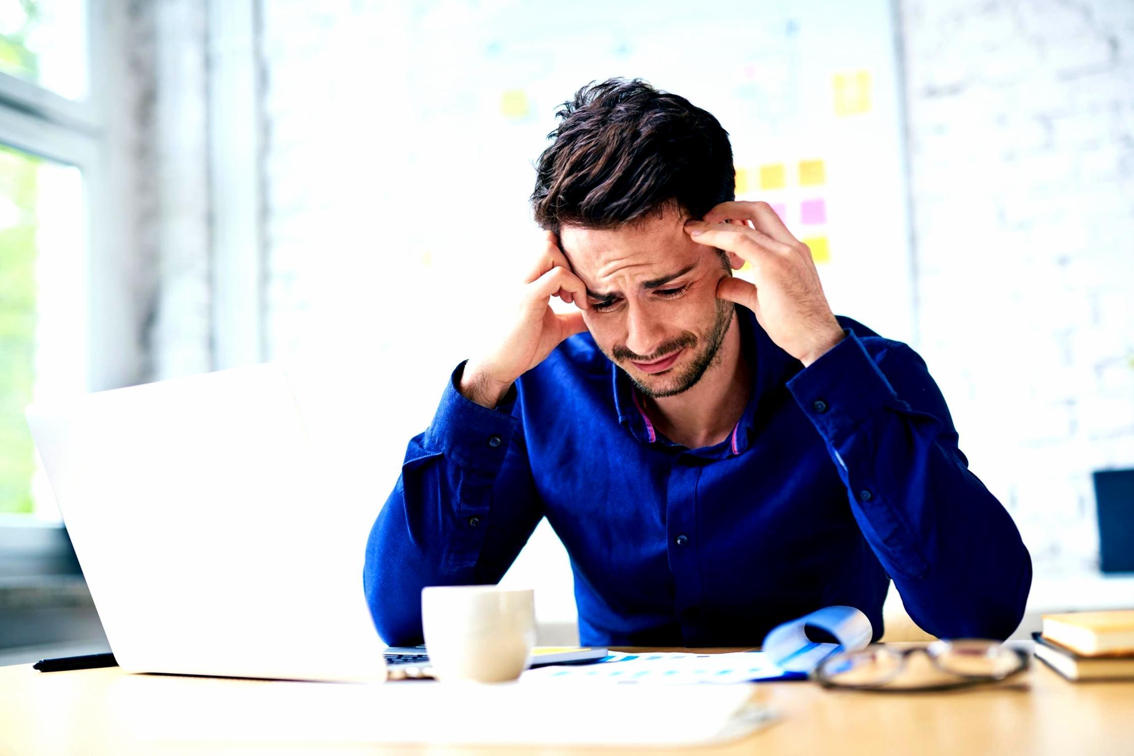 Echipa noastră lucrând împreună la strategii de bugetare personalizate pentru clienți